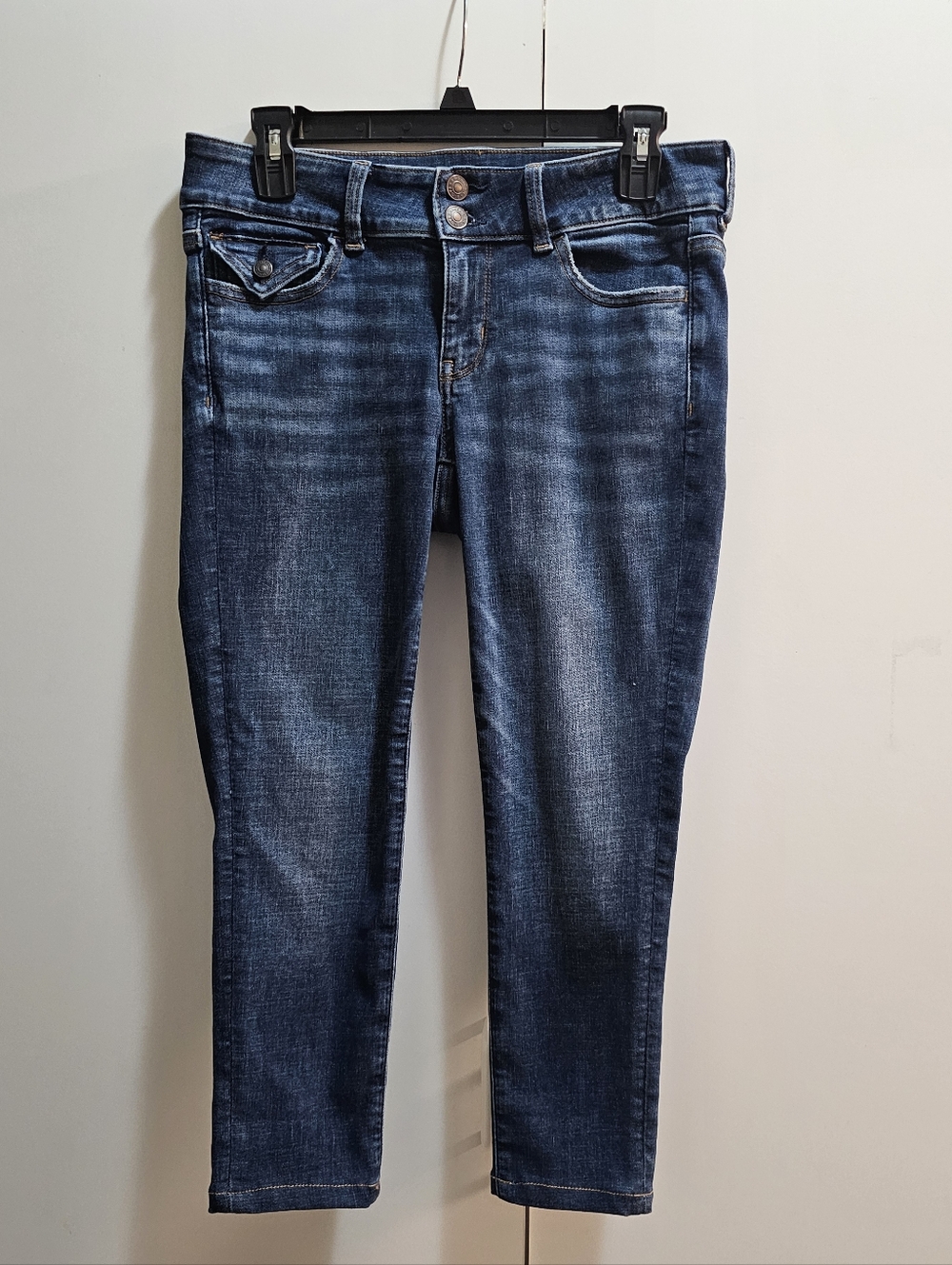 American Eagle Women's Low Rise Jeans in Dark Blue Wash - Slim Stretch Denim